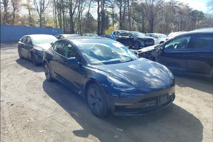 Tesla Model 3 2023, пример автомобиля из направления США